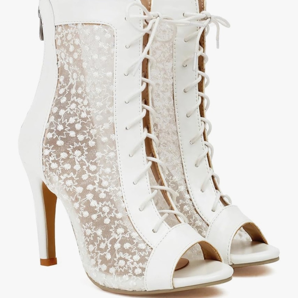 Comfortable White Lace Peep-Toe Booties